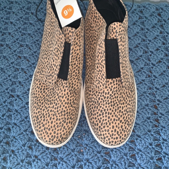 universal thread leopard sneakers